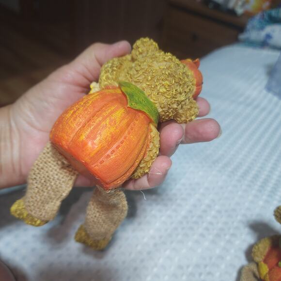 VINTAGE RESIN BEAR PUMPKIN FALL SHELF SITTERS SET OF 2 - Picture 3 of 5